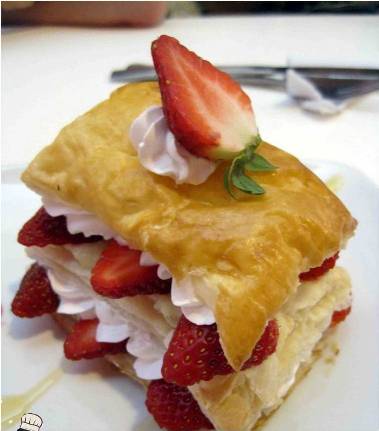 Strawberry Moment Dessert Cafe 